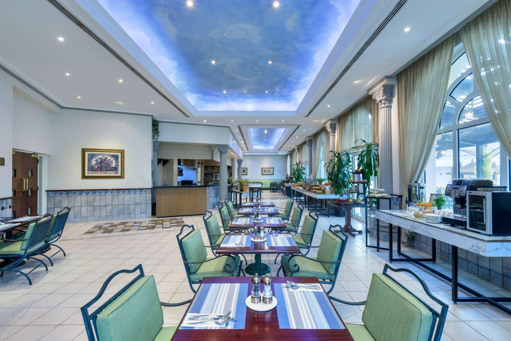 Radisson Blu Hotel, Hotel